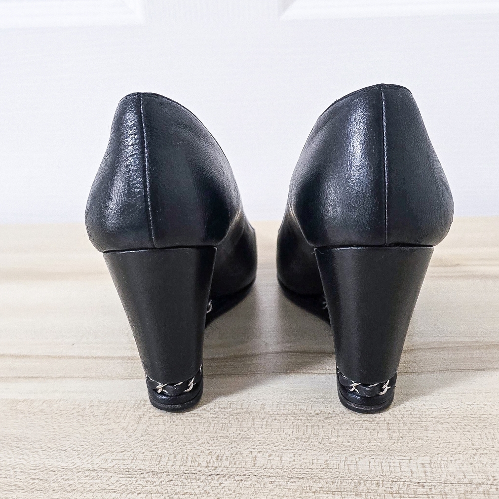 Chanel CC Cap Toe Black Leather Chain Link Wedge Pumps Size EU38/US 7.5-8 - Picture 10 of 16